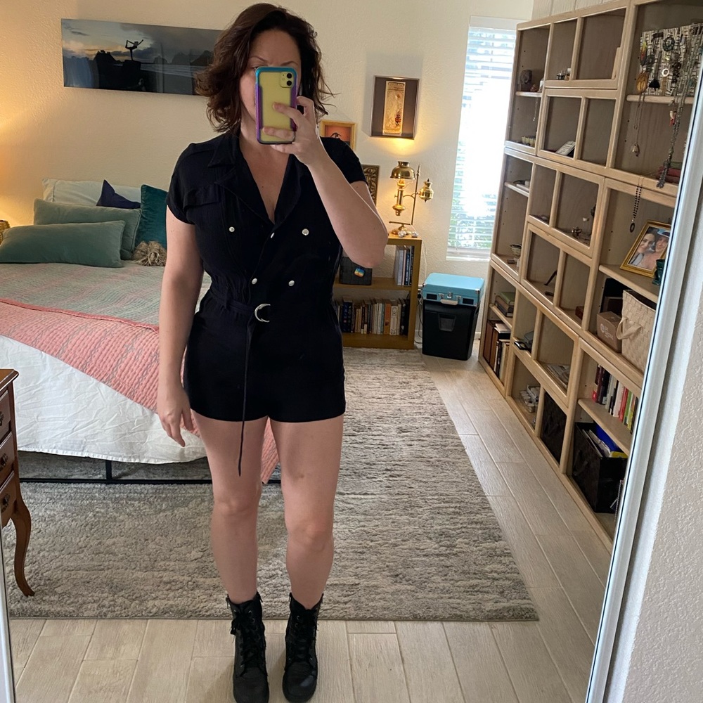SUPER CUTE ROMPER with belt and ‘double-breasted’ metal button top. 🌈✨